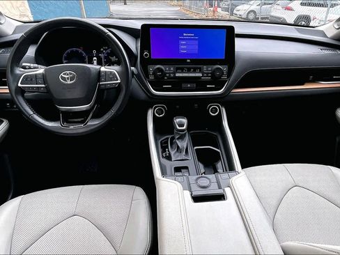 Certified 2024 Toyota Grand Highlander FWD image 15