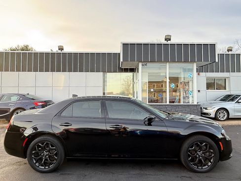 Used 2019 Chrysler 300 S image 8