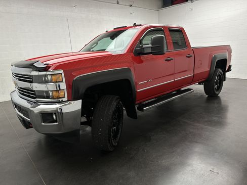 Used 2015 Chevrolet Silverado 2500 LT w/ LT Convenience Package AWD/4WD image 4