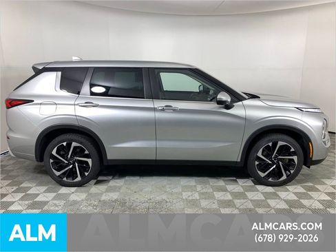 Used 2023 Mitsubishi Outlander SE Black Edition image 11