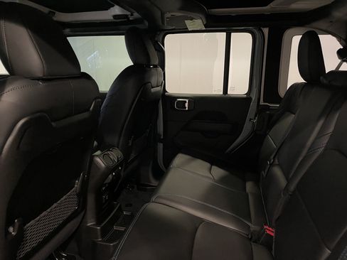 Used 2024 Jeep Wrangler Unlimited Rubicon 4xe AWD/4WD image 23