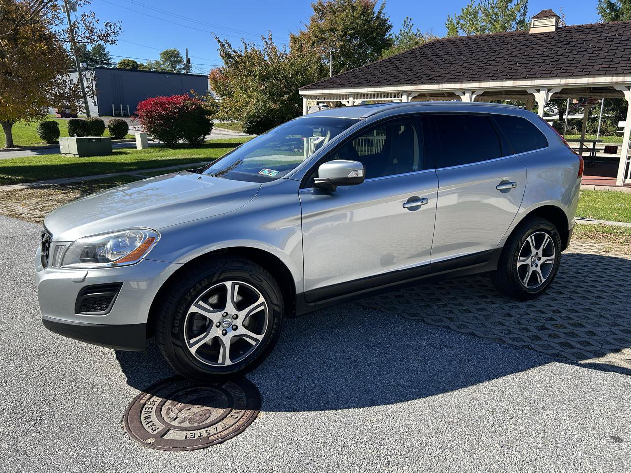 Used 2013 Volvo XC60 T6 AWD/4WD image 9
