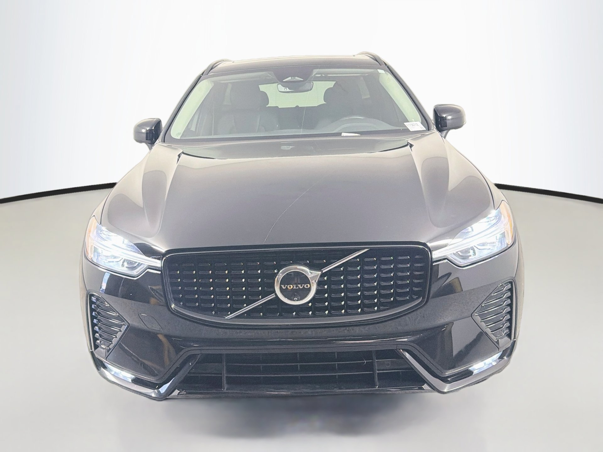 Used 2024 Volvo XC60 B5 Plus w/ Protection Package Premier AWD/4WD image 2