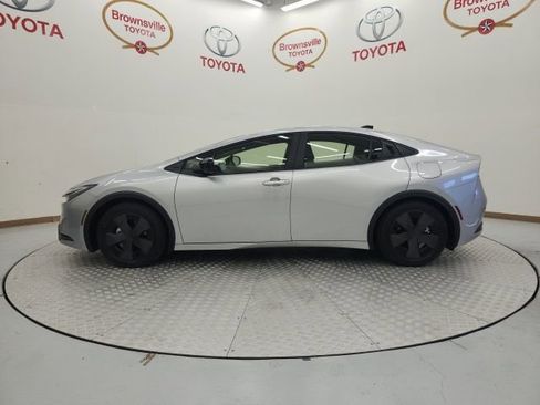 Used 2026 Toyota Prius LE image 5