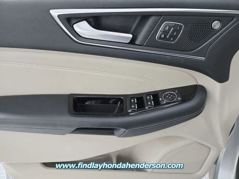 Used 2019 Ford Edge Titanium image 16