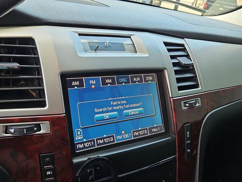 Used 2014 Cadillac Escalade Luxury RWD image 16
