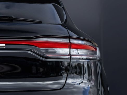 Certified 2026 Porsche Macan AWD/4WD image 15