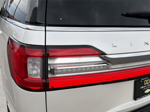 Used 2019 Lincoln Navigator Reserve AWD/4WD image 38