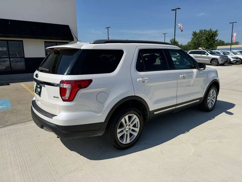 Used 2018 Ford Explorer XLT w/ Equipment Group 201A AWD/4WD image 17