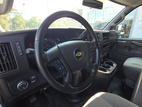 Used 2022 Chevrolet Express 2500 w/ Driver Convenience Package RWD image 17