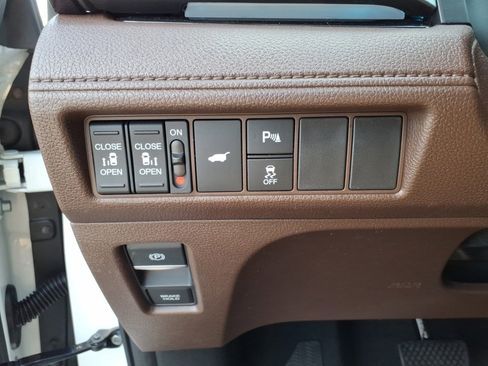 New 2026 Honda Odyssey Touring image 18