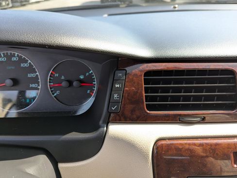 Used 2011 Chevrolet Impala LT w/ Luxury Edition Package FWD image 20