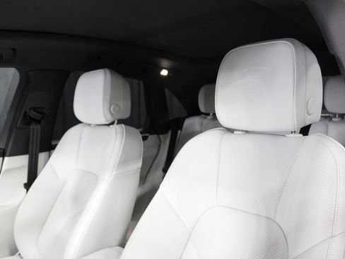 New 2026 Porsche Macan image 5