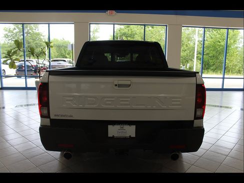 Certified 2023 Honda Ridgeline Black Edition image 6