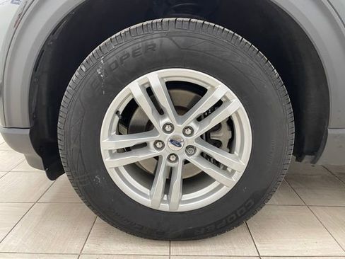 Used 2022 Ford Explorer XLT w/ Equipment Group 202A image 7