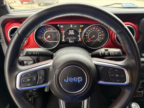 Used 2018 Jeep Wrangler Unlimited Rubicon AWD/4WD image 14