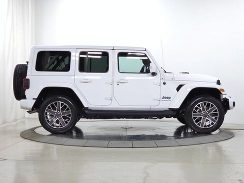 Used 2023 Jeep Wrangler Unlimited Sahara AWD/4WD image 9