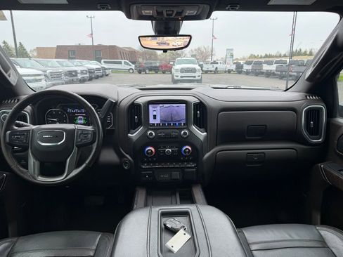 Used 2022 GMC Sierra 2500 Denali w/ Denali Black Diamond Edition AWD/4WD image 31