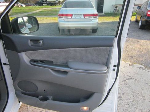 Used 2008 Toyota Sienna CE image 16