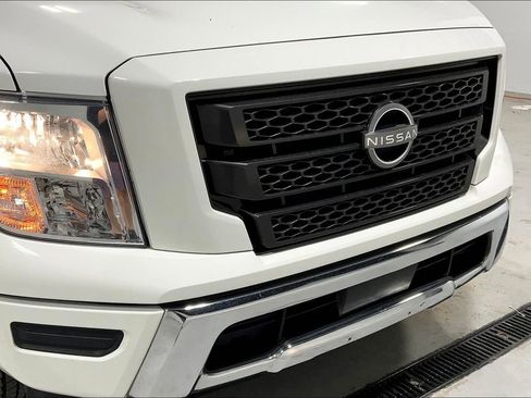 Used 2023 Nissan Titan SV image 37