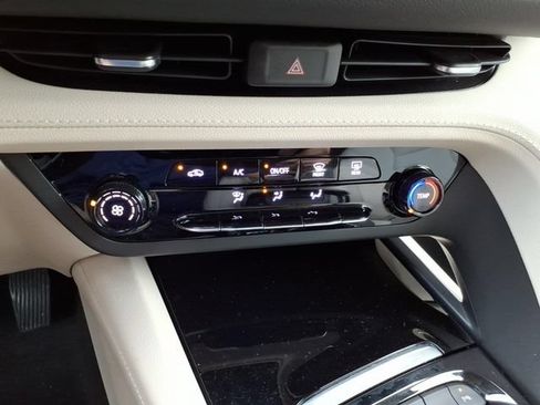 Used 2023 Buick Envision Preferred FWD image 31