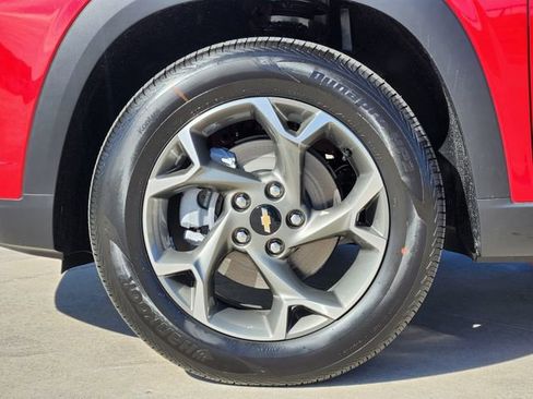 New 2026 Chevrolet Trax LT w/ Driver Confidence Package FWD image 9