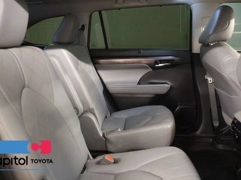 Used 2021 Toyota Highlander Platinum AWD/4WD image 30