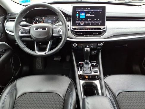 Used 2022 Jeep Compass Latitude image 10