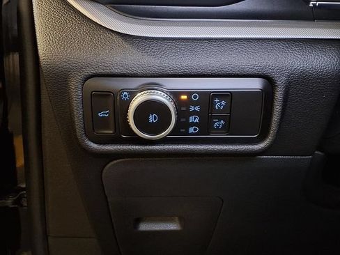 Used 2023 Ford Explorer XLT w/ Equipment Group 202A AWD/4WD image 18