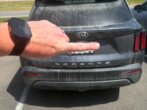 Used 2021 Kia Sorento LX FWD image 3