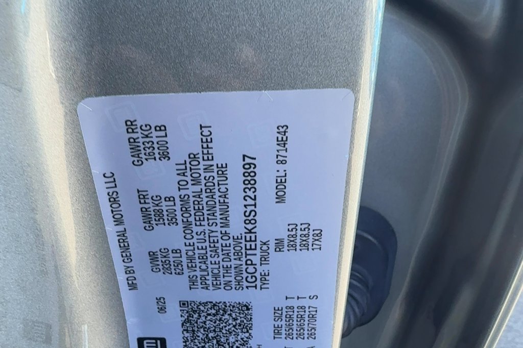Used 2025 Chevrolet Colorado Trail Boss AWD/4WD image 19
