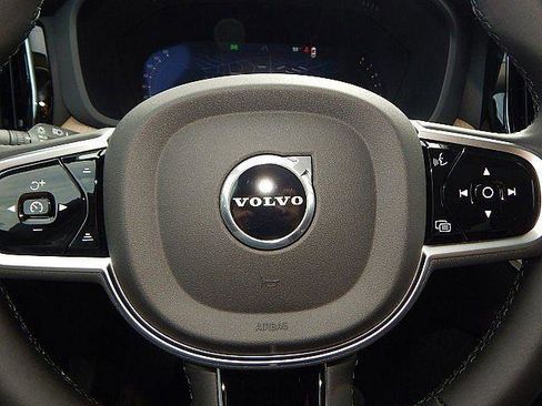 New 2026 Volvo XC60 B5 Plus w/ Protection Package Premier AWD/4WD image 24