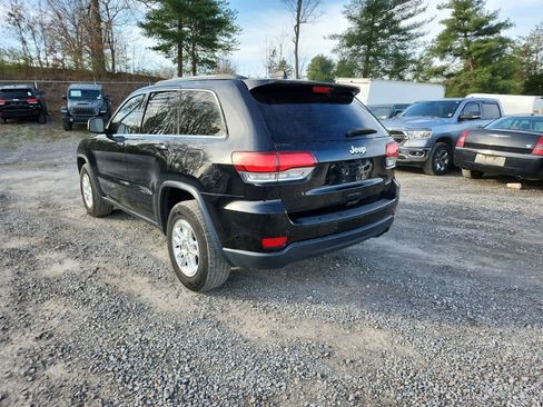 Used 2020 Jeep Grand Cherokee Laredo image 3