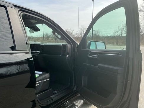 Used 2023 Chevrolet Silverado 1500 LT image 18