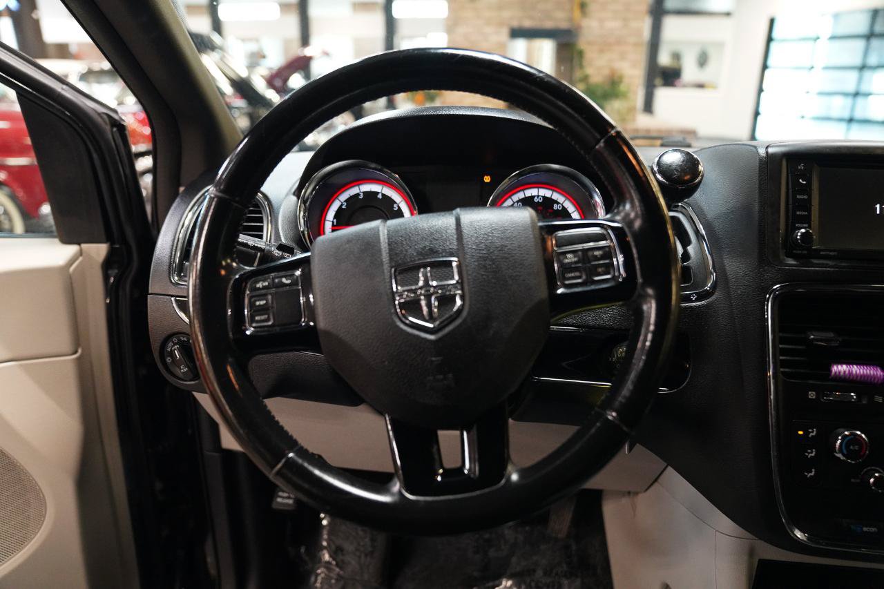 Used 2019 Dodge Grand Caravan SXT FWD image 32