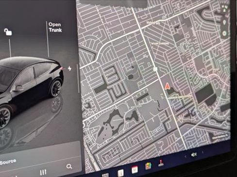 Used 2023 Tesla Model Y Long Range AWD/4WD image 26
