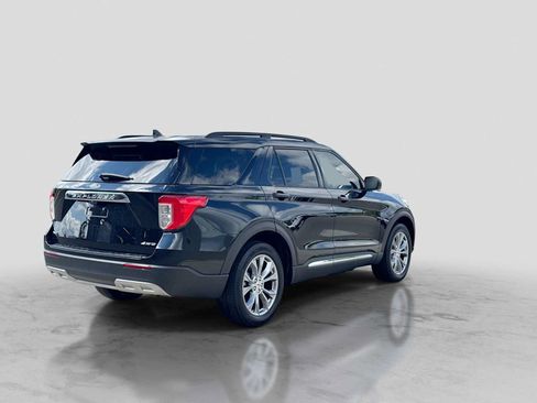 Used 2022 Ford Explorer XLT w/ Equipment Group 202A AWD/4WD image 6
