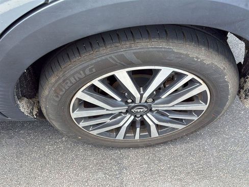 Certified 2023 Nissan Kicks SV FWD image 8