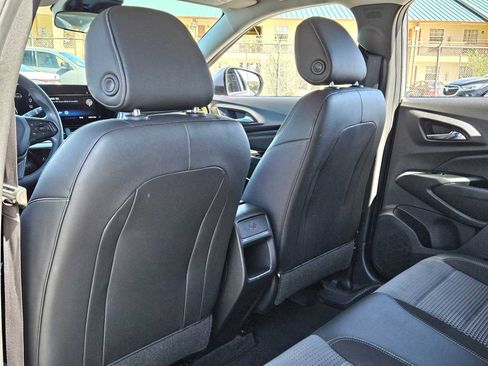 Used 2025 Chevrolet Trax LT image 16