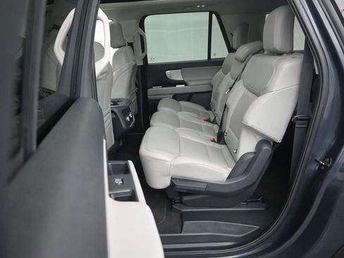 Used 2025 Ford Expedition Max Active RWD image 13