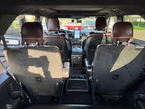 Used 2020 Ford Explorer Platinum w/ Premium Technology Package image 27