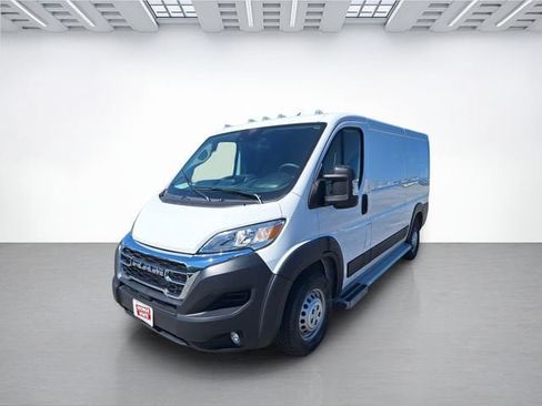 Used 2025 RAM ProMaster 2500 w/ U-Haul Equipment Group FWD image 8
