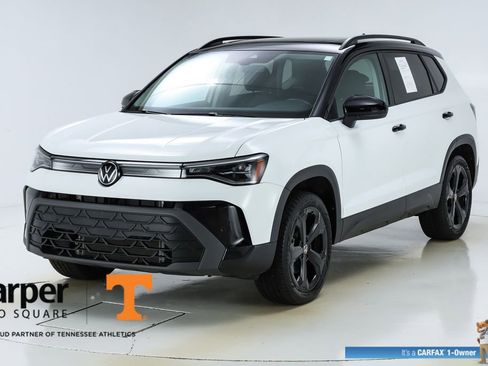 Used 2025 Volkswagen Taos SE image 39