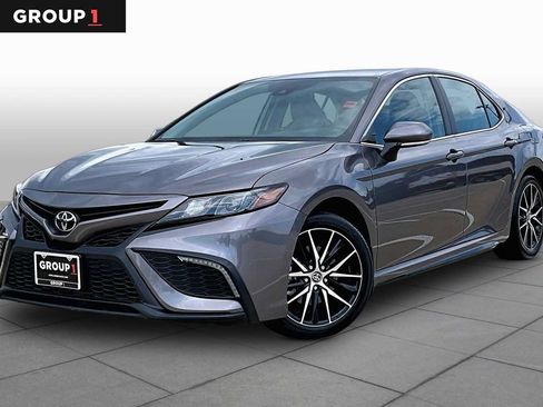 Used 2024 Toyota Camry SE w/ Convenience Package FWD image 1