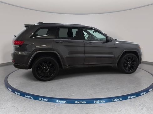 Used 2018 Jeep Grand Cherokee Altitude AWD/4WD image 5