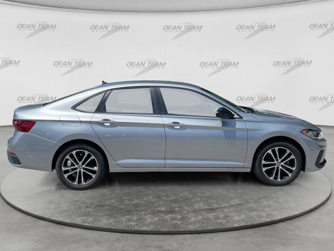 Used 2025 Volkswagen Jetta Sport FWD image 9