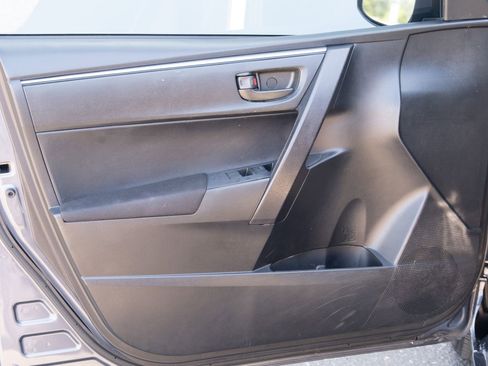 Used 2015 Toyota Corolla L FWD image 9