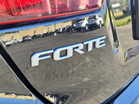 Used 2023 Kia Forte LXS image 31