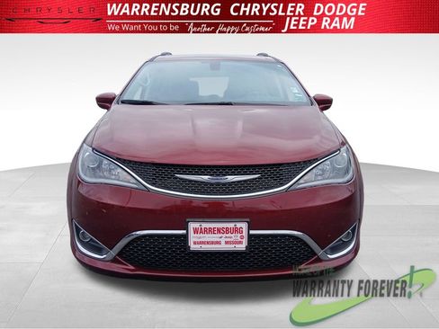 Used 2020 Chrysler Pacifica Touring-L FWD image 10