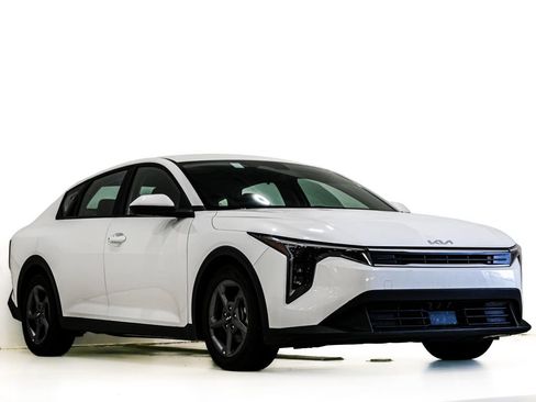 Used 2025 Kia K4 FWD image 1